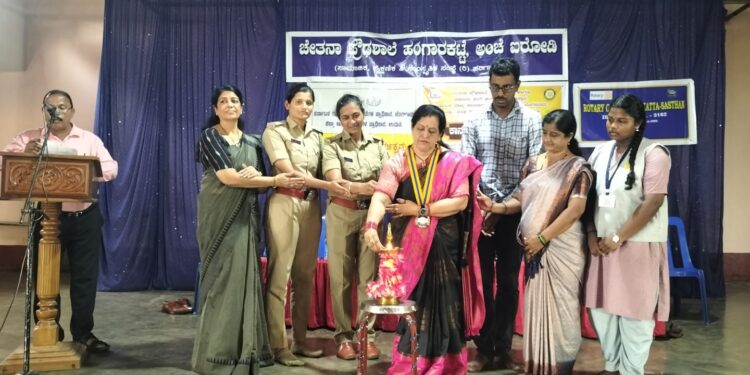 ಚೇತನಾ ಪ್ರೌಢಶಾಲೆ ಹಂಗಾರಕಟ್ಟೆಯಲ್ಲಿ ಕಾನೂನು ಅರಿವು ಕಾರ್ಯಕ್ರಮ