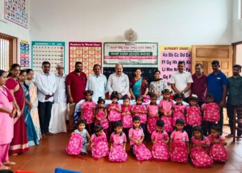 ಕಡ್ತಲ ಅಂಗನವಾಡಿ: ಬ್ಯಾಗ್ ವಿತರಣೆ