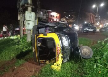ಈಶ್ವರ ನಗರದಲ್ಲಿ ನಗರಸಭೆ ಪಂಪ್ ಹೌಸ್ಗೆ ನುಗ್ಗಿದ ಆಟೋ; ತಾಯಿ–ಮಕ್ಕಳಿಗೆ ಗಾಯ