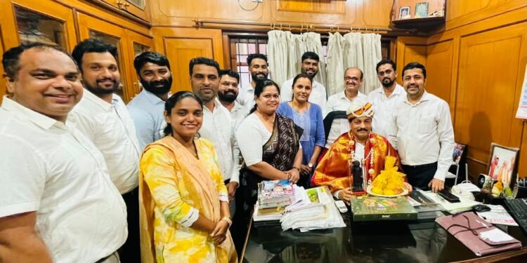 ಅಧಿವಕ್ತಪರಿಷತ್ ವತಿಯಿಂದ ಹಿರಿಯ ವಕೀಲ ಮಟ್ಟಾರು ರತ್ನಾಕರ ಹೆಗ್ಡೆ ಅವರಿಗೆ ಗುರುಪೂರ್ಣಿಮೆ ಅಂಗವಾಗಿ ಗುರುವಂದನೆ