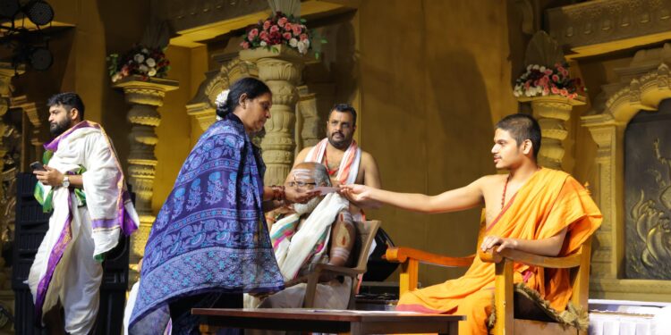 ಶ್ರೀ ಕೃಷ್ಣ ಮಠದ ಸಿಬ್ಬಂದಿಗೆ ಮಣಿಪಾಲ ಆರೋಗ್ಯ ಕಾರ್ಡ್ ವಿತರಣೆ