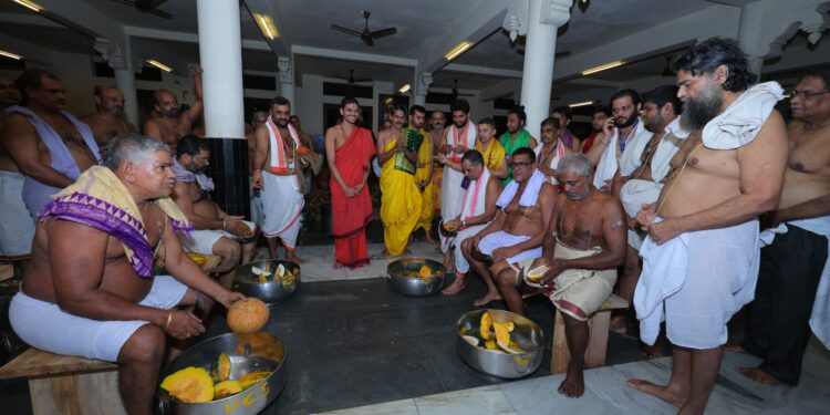 ಶ್ರೀ ಕೃಷ್ಣ ಮಠದಲ್ಲಿ ವಿಟ್ಲಪಿಂಡಿ ಹಾಗೂ ಶ್ರಾವಣ ಶನಿವಾರದ ಪ್ರಯುಕ್ತ ತರಕಾರಿ ಮುಹೂರ್ತ