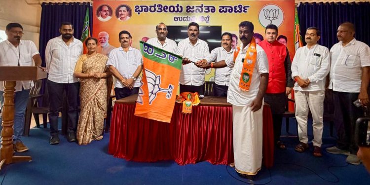 ಪ್ರಧಾನಿ ಮೋದಿ ನಾಯಕತ್ವ ಮೆಚ್ಚಿ ಕಾಂಗ್ರೆಸ್‌ ತೊರೆದು ಬಿಜೆಪಿಗೆ ಸೇರ್ಪಡೆಗೊಂಡ ಮುಖಂಡರು