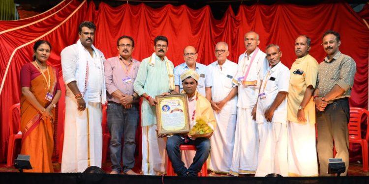 31 ವರ್ಷಗಳಿಂದ ನಾಟಕ ಕ್ಷೇತ್ರದಲ್ಲಿ ಸೇವೆ: ಕಲಾವಿದ ಅನಿಲ್ ಕಾಬೆಟ್ಟು ಅವರಿಗೆ ಸನ್ಮಾನ