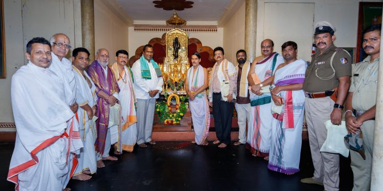 ಉಡುಪಿ ಶ್ರೀಕೃಷ್ಣ ಮಠಕ್ಕೆ ತೆಲಂಗಾಣ ಸಚಿವ ಅದ್ಲೂರಿ ಲಕ್ಷ್ಮಣ್ ಕುಮಾರ್ ಭೇಟಿ