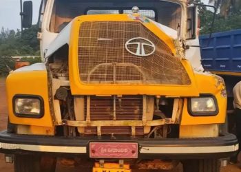 ಕುಂದಾಪುರ: ಎರಡು ಟಿಪ್ಪರ್ಗಳ ನಡುವೆ ಸಿಲುಕಿ ಸ್ಕೂಟರ್ ಸವಾರರಿಗೆ ಗಂಭೀರ ಗಾಯ..!